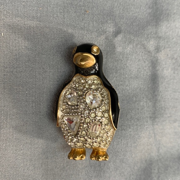 Swarovski Jewelry - VTG RARE! SWAROVSKI CRYSTAL ENAMEL & RHINESTONES PENGUIN PIN BROOCH